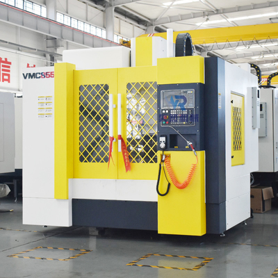 中心機械横のCNCのフライス盤Bt40の紡錘を製粉するVmc 855 CNC