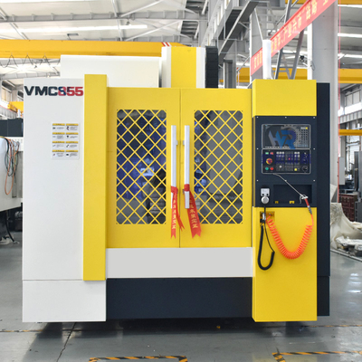 中心機械横のCNCのフライス盤Bt40の紡錘を製粉するVmc 855 CNC