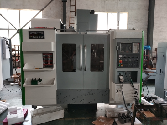 VMC650 CNCの垂直マシニング センター3/4/5つの軸線CNCのフライス盤
